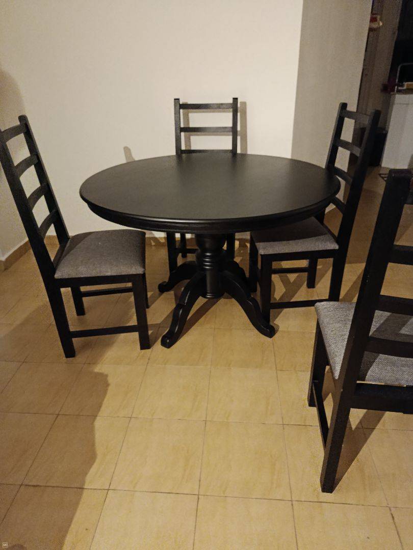 chaises et table à manger-1