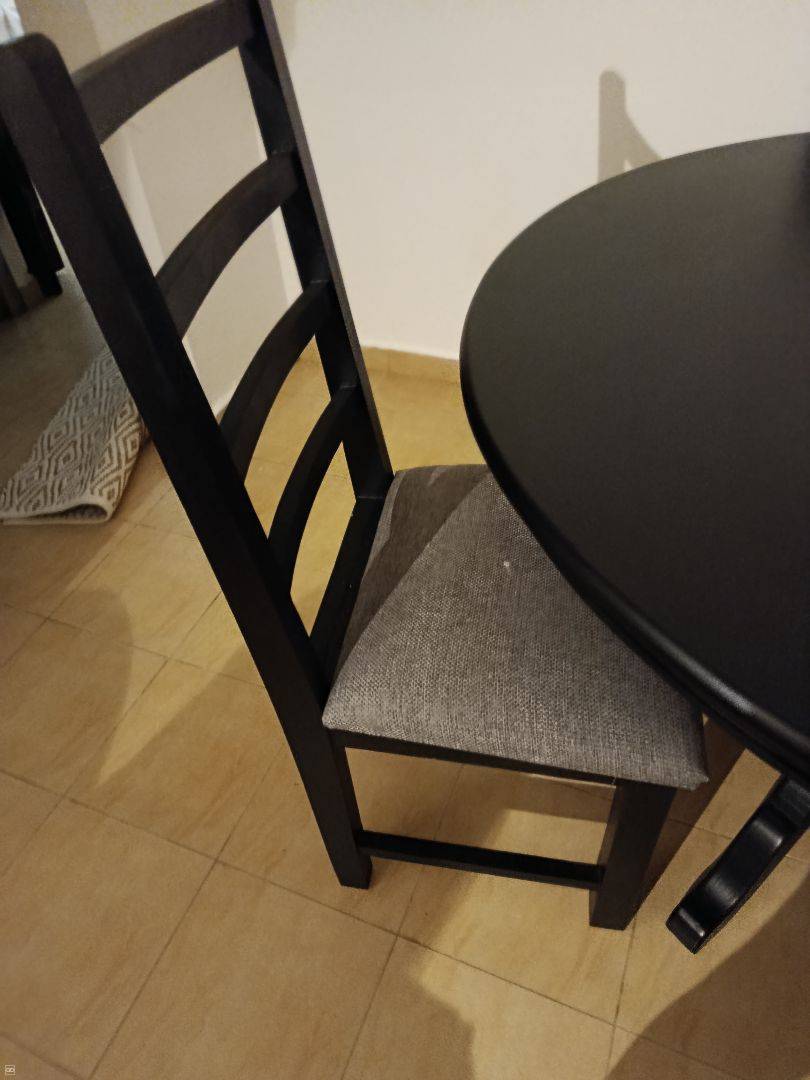 chaises et table à manger-7