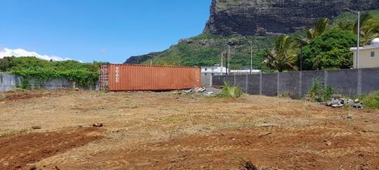 TERRAIN COMMERCIAL - 400 TOISES