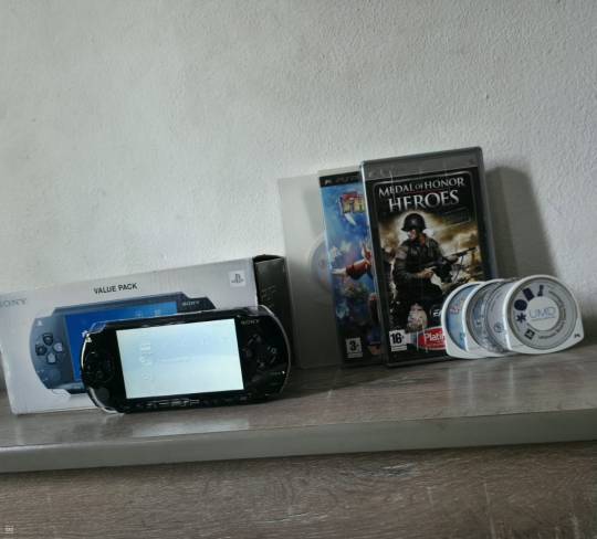 PSP 1003 with box + 7 UMD