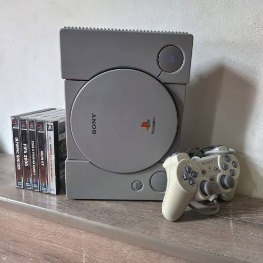 PlayStation 1 + 5 original games