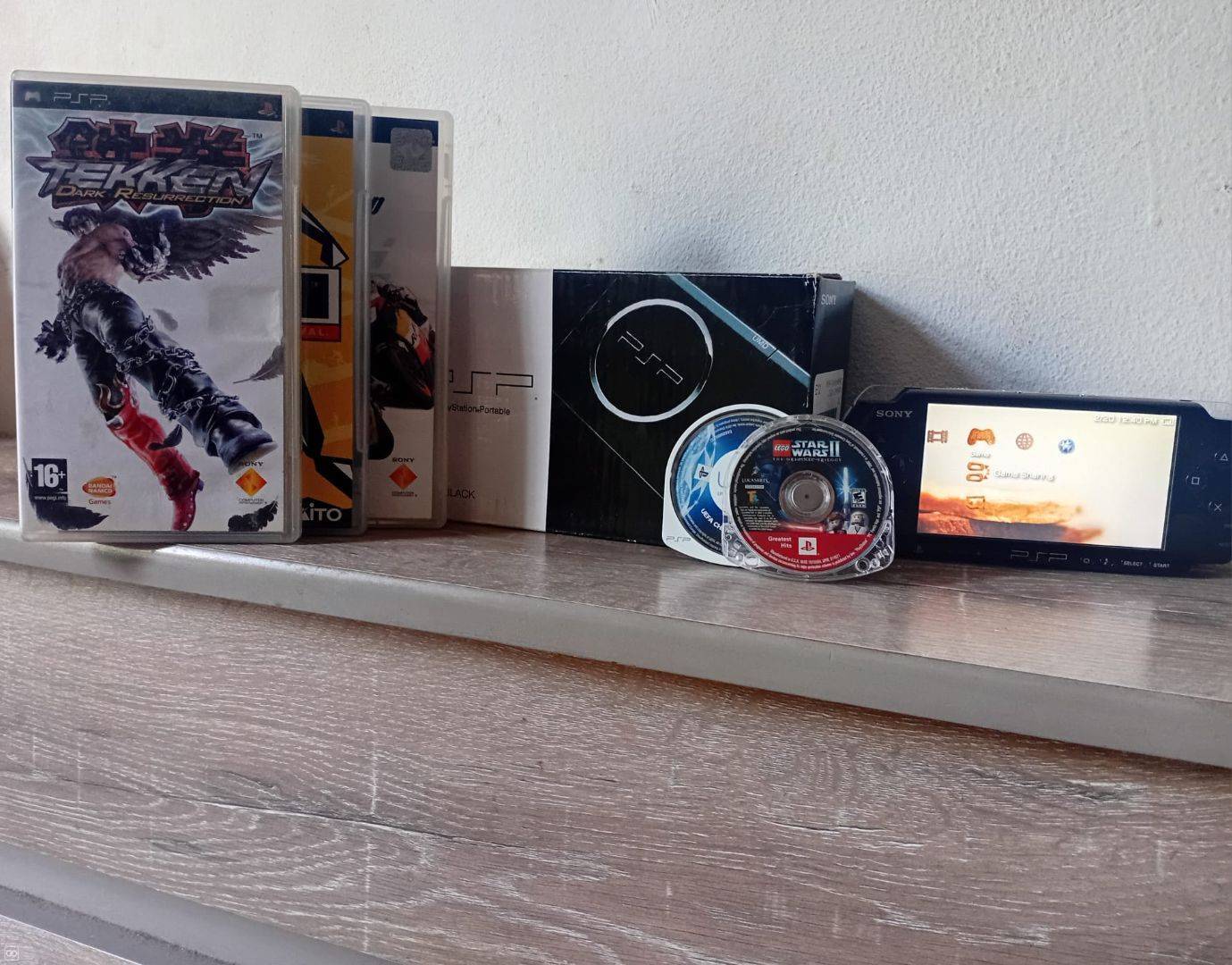 PSP + 5 original games-1