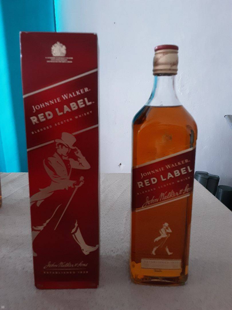 WHISKY BOTTLE - RED LABEL - weshare.mu