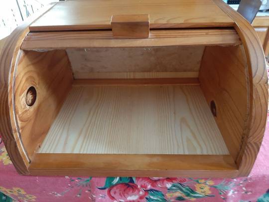 Boîte á pains. Neuve-2