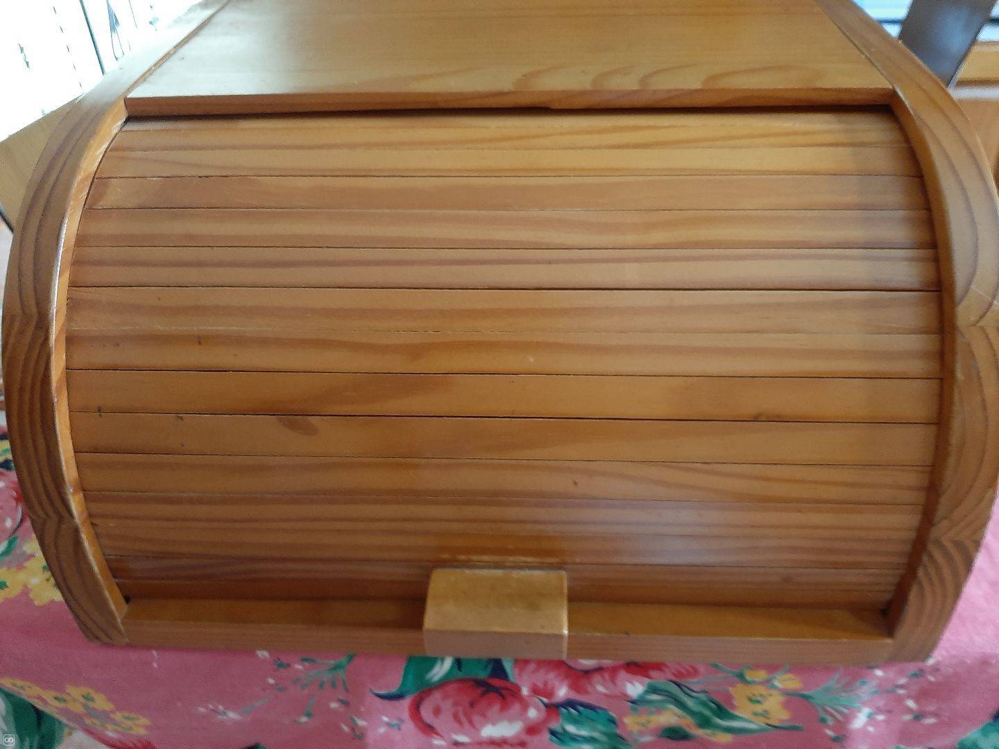 Boîte á pains. Neuve-1