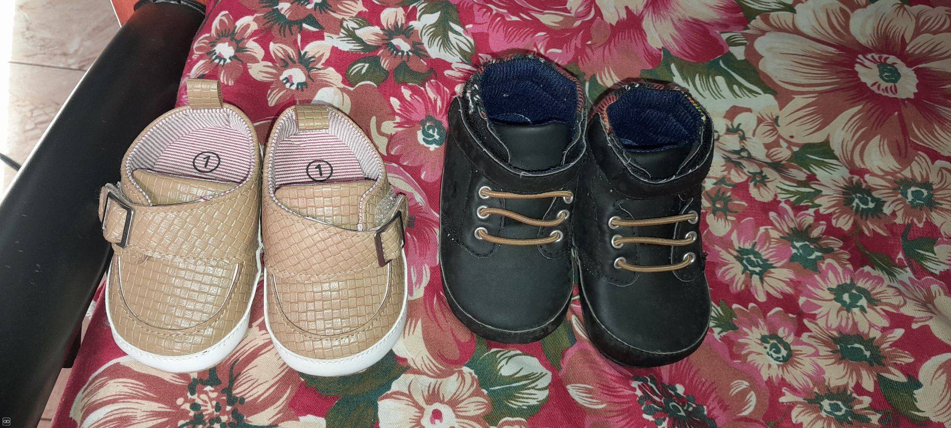 2 PAIRS OF BABY SHOES - SIZE 0-1 YEAR OLD 