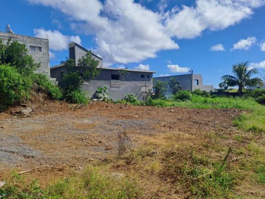 TERRAIN RÉSIDENTIEL - 5.66 PERCHES-3