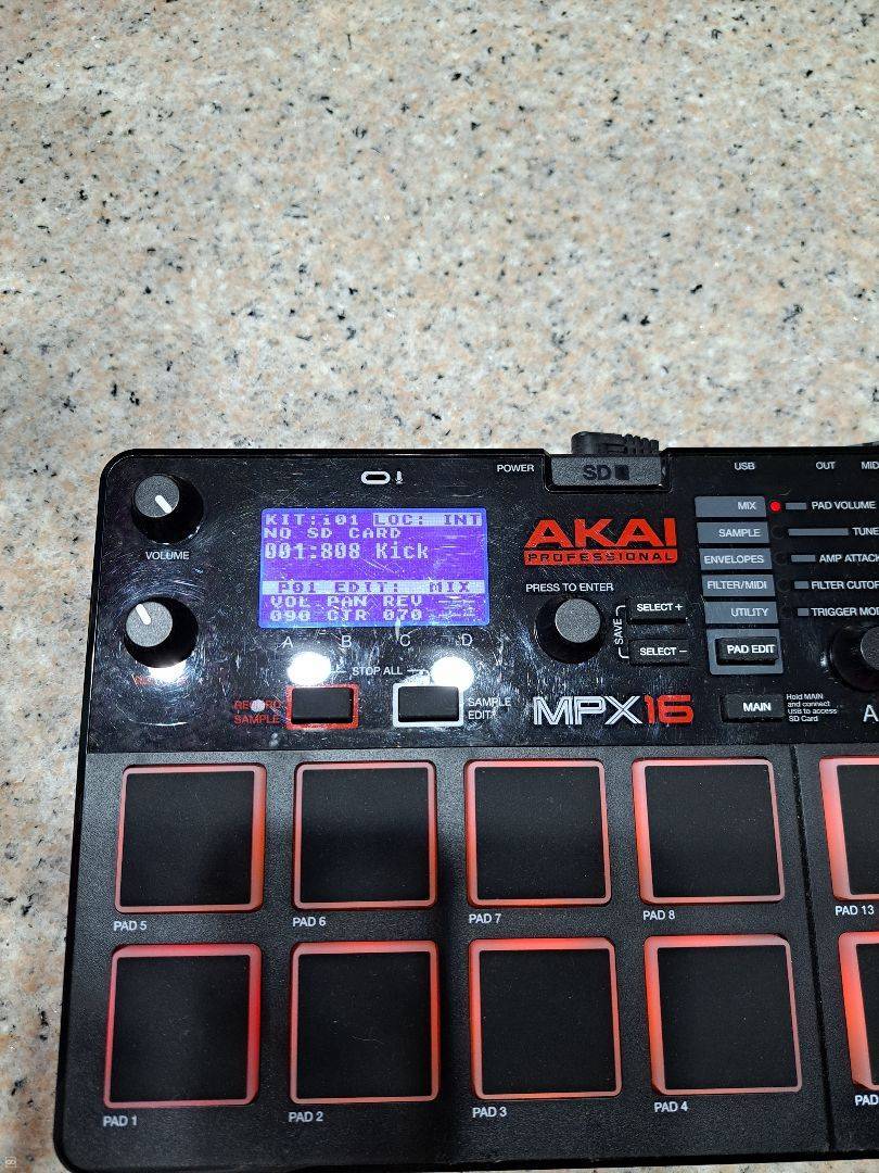 PORTABLE FINGER DRUMMING - AKAI - PRO MPX16 - weshare.mu