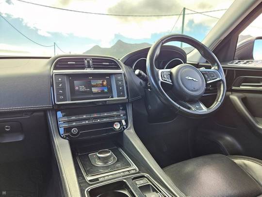 JAGUAR #F-PACE R SPORT - 2.0 - 2018-7