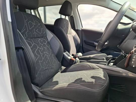 PEUGEOT #2008 - 1.2 - 2019-6