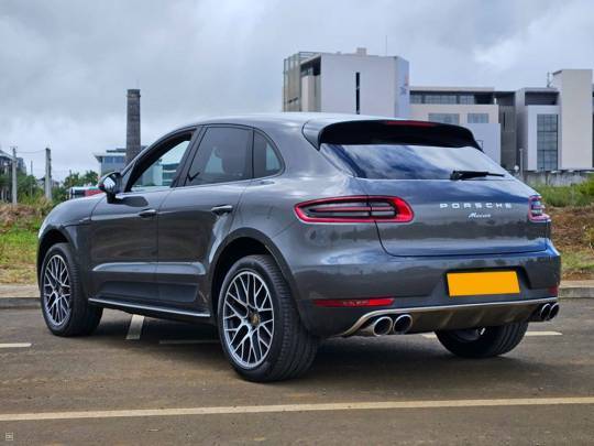 PORSCHE #MACAN - 2.0 - 2018-4