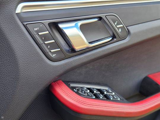 PORSCHE #MACAN - 2.0 - 2018-6