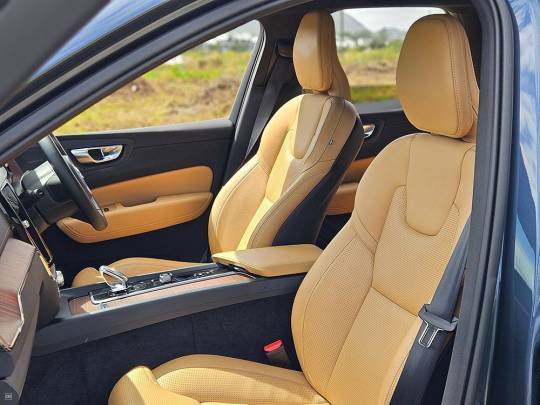 VOLVO #XC60 T8 PHEV – 2.0 – 2024-5