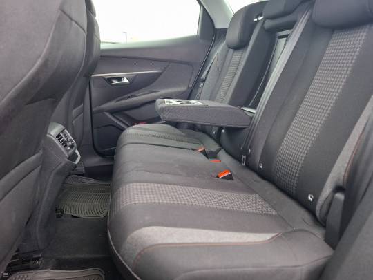 PEUGEOT 3008 (2020)-6