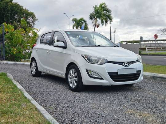 HYUNDAI #i20 - 1.2 - 2015