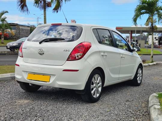 HYUNDAI #i20 - 1.2 - 2015-4