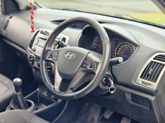 HYUNDAI #i20 - 1.2 - 2015-8