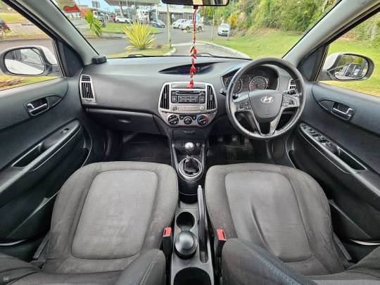 HYUNDAI #i20 - 1.2 - 2015-6