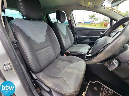 RENAULT #CLIO - 0.9 - 2016-6