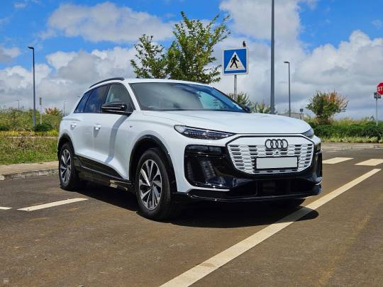 AUDI #Q6 #etron – 2025
