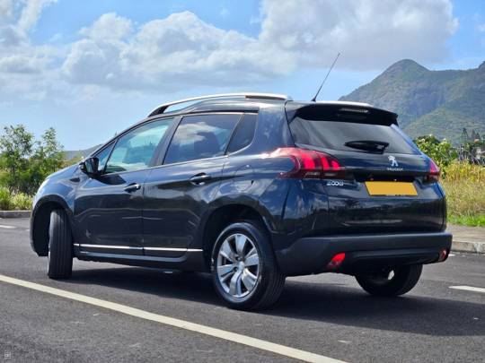 PEUGEOT #2008 - 1.2 - 2018-3