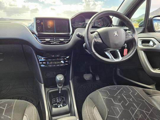 PEUGEOT #2008 - 1.2 - 2018-9