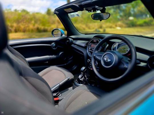 Mini Cooper Convertible - 2018-6
