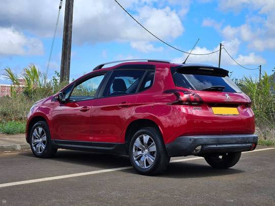 PEUGEOT #2008  - 1.2 - 2018-4