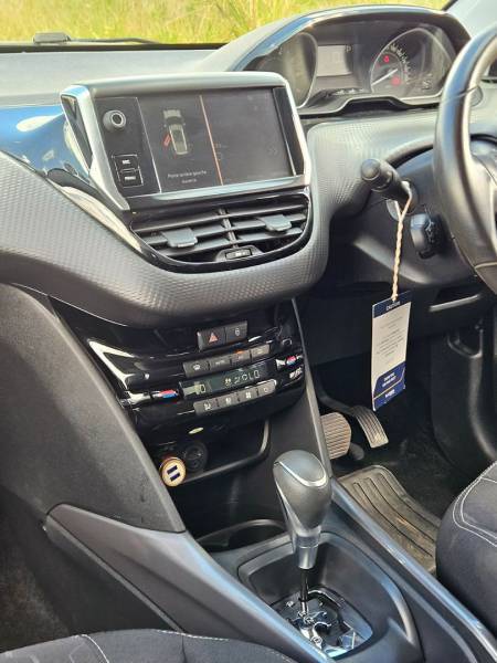 PEUGEOT #2008  - 1.2 - 2018-8