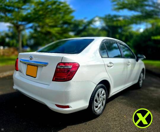 Toyota Corolla Axio - 2020-3