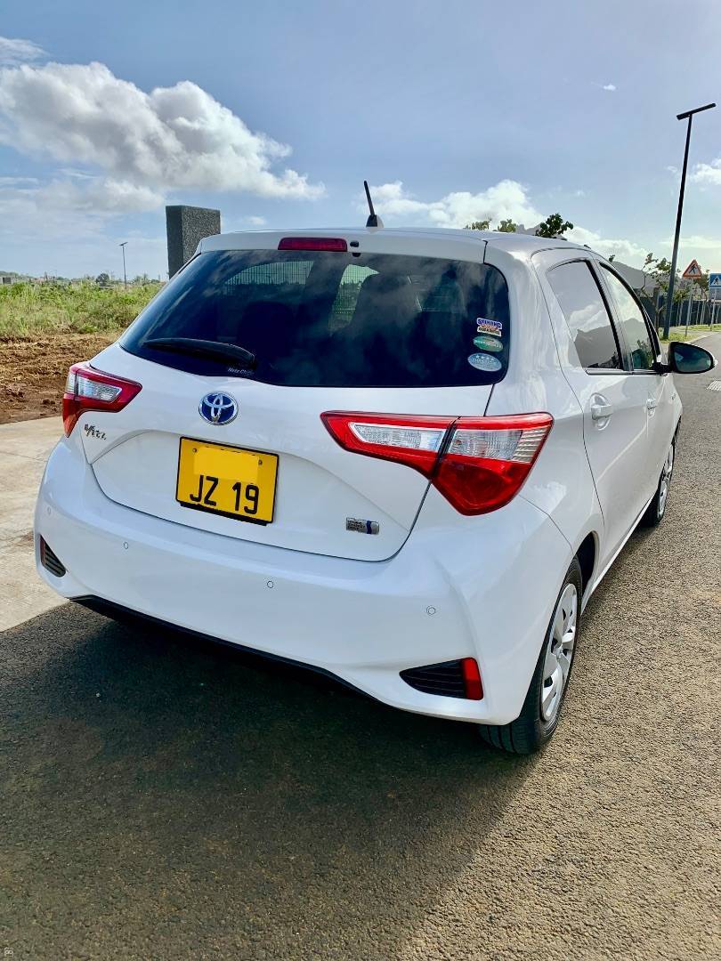 Toyota vitz Hybrid - 2019 - weshare.mu