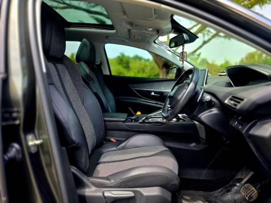 PEUGEOT 208 - NEW SHAPE - UNDER WARRANTY-2021-5