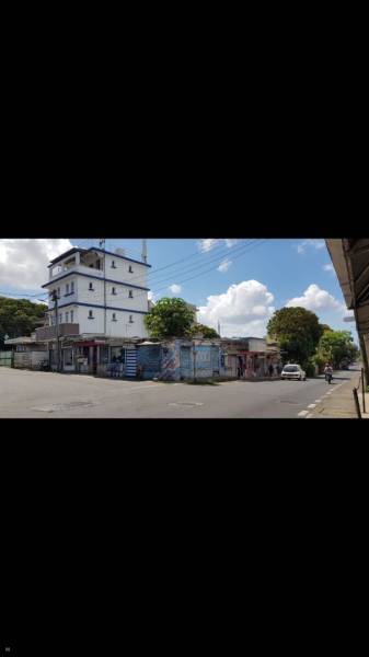 BATIMENT COMERCIAL - 679M²