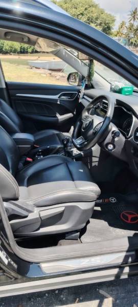 MG ZS Luxury 2018-5